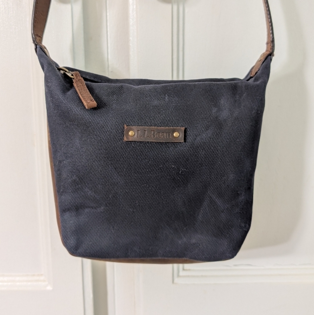 Like New L.L.Bean Waxed Canvas Crossbody‎ 7"H x 7"W x 3"D - Picture 3 of 10